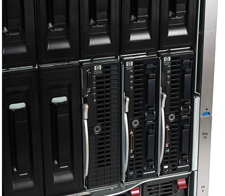 hpe c7000 front detail with three half-height blade servers